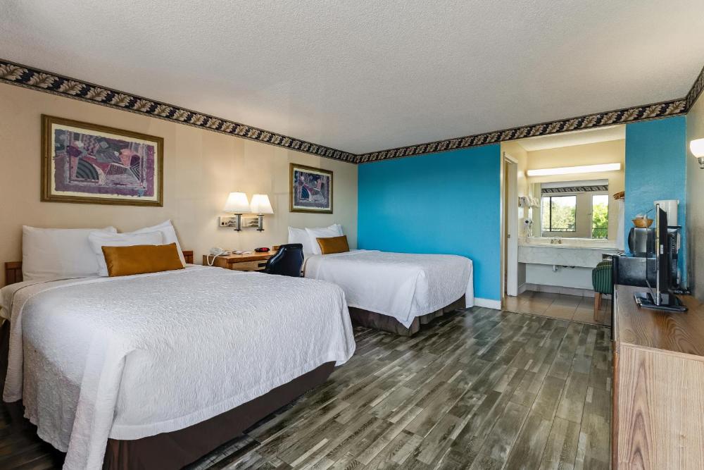 Double Room with Two Double Beds - Non-Smoking (4 Adults) interior